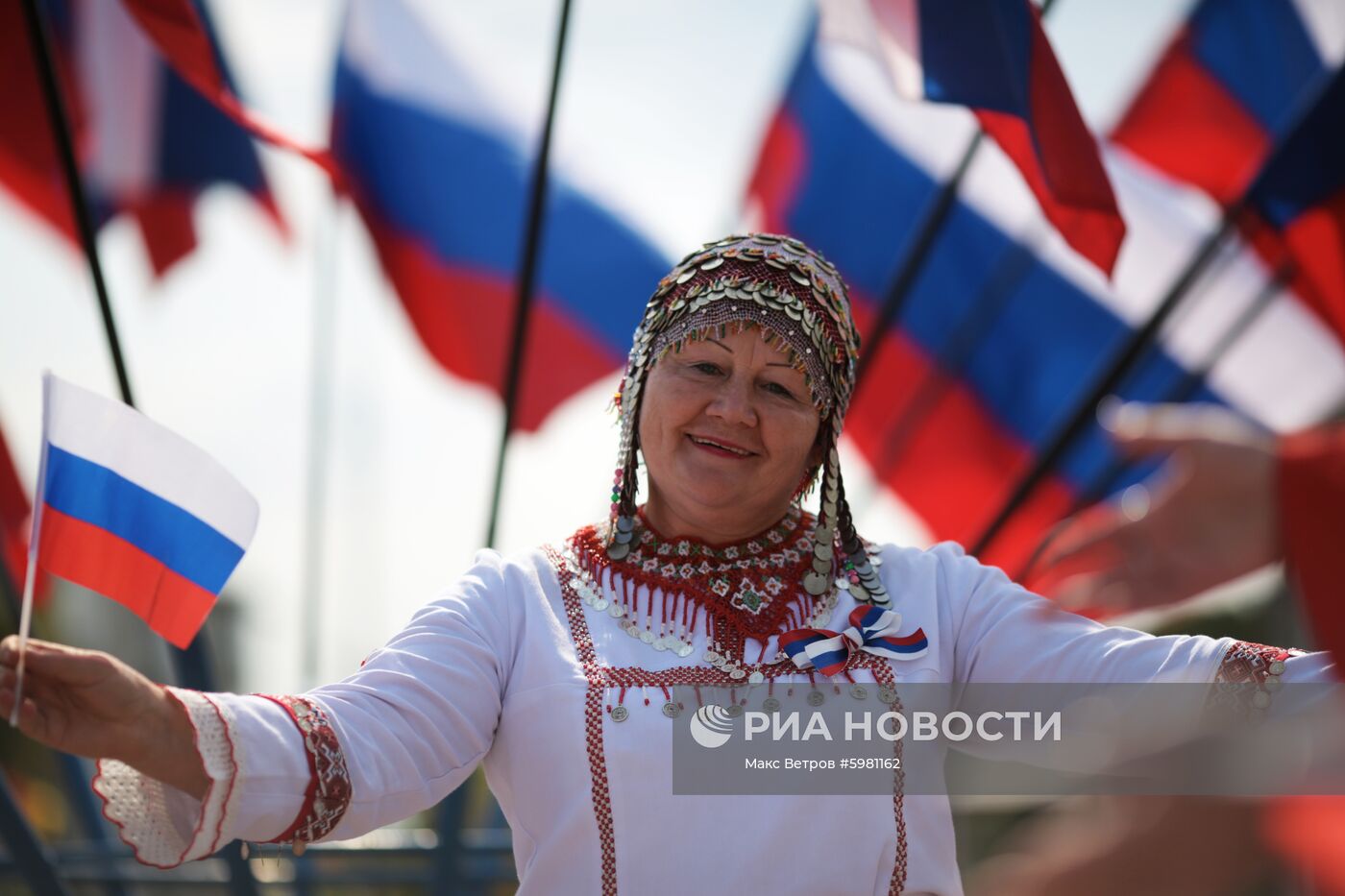 Празднование Дня государственного флага России