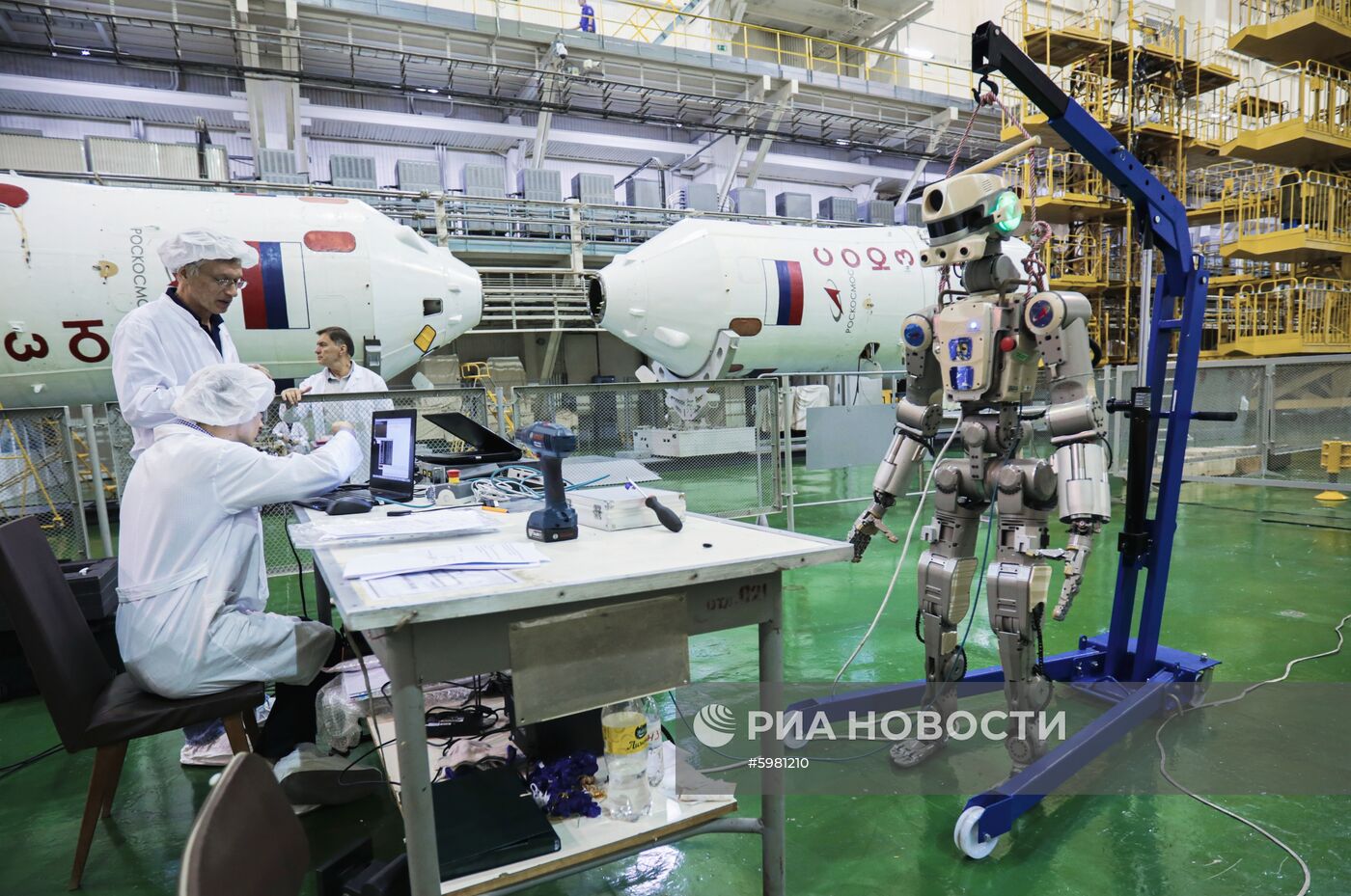 Подготовка робота Skybot F-850 на Байконуре