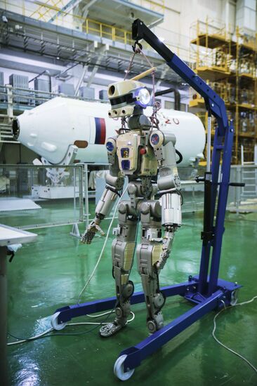 Подготовка робота Skybot F-850 на Байконуре