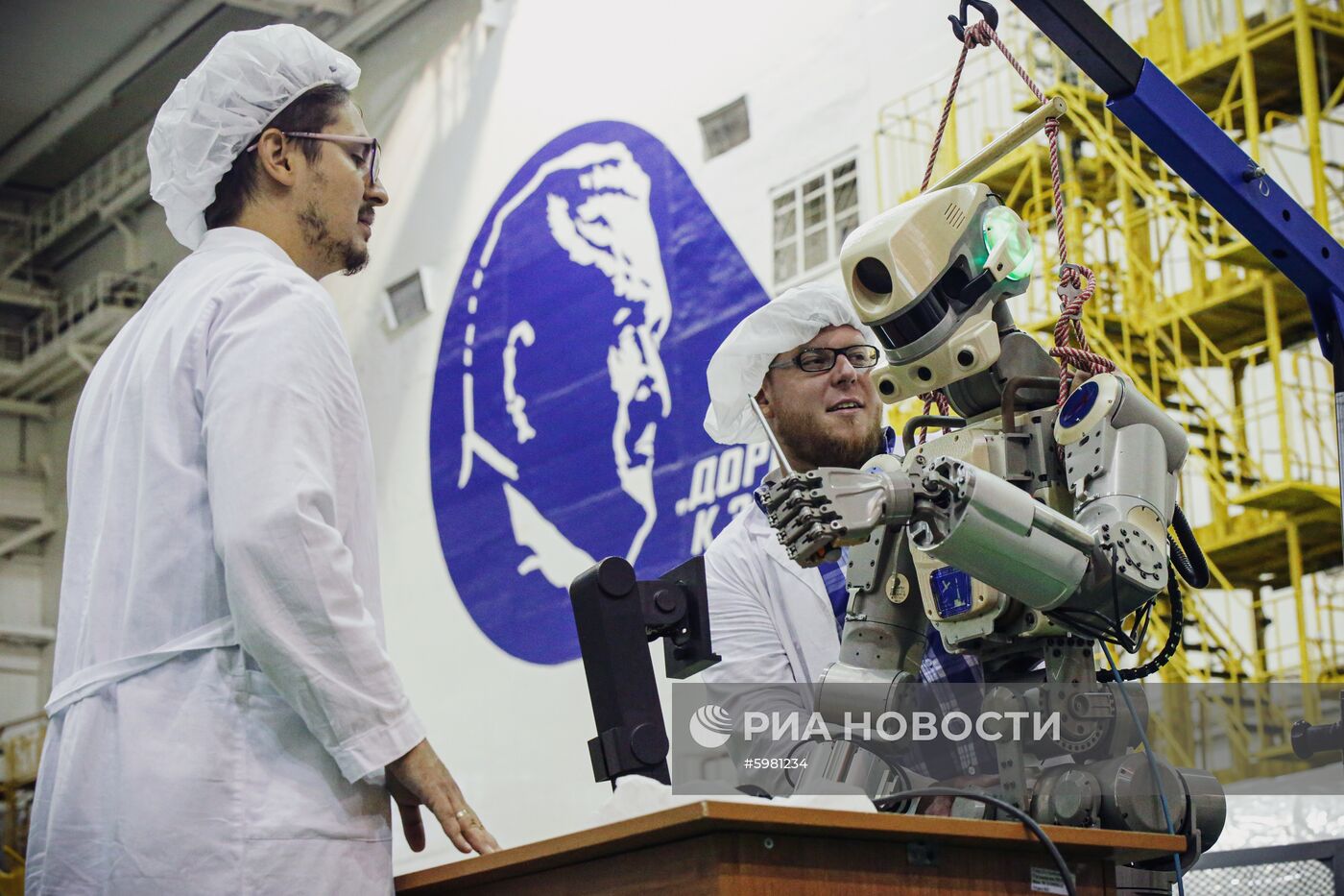 Подготовка робота Skybot F-850 на Байконуре