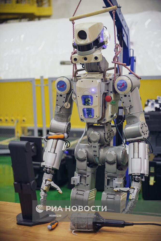 Подготовка робота Skybot F-850 на Байконуре