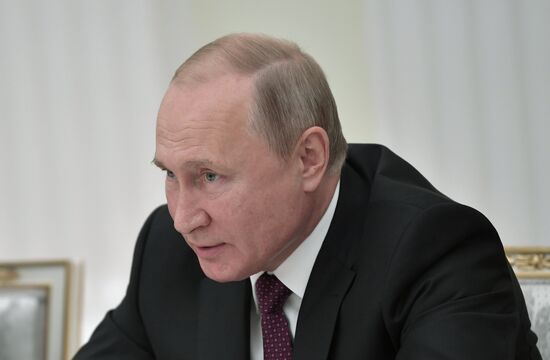 Президент РФ В. Путин встретился с руководителями угледобывающих регионов