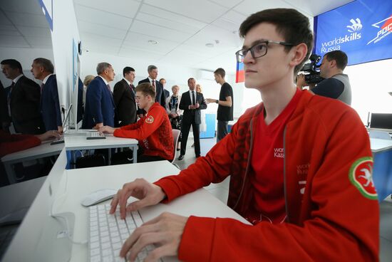 Рабочая поездка премьер-министра РФ Д. Медведева в Приволжский федеральный округ