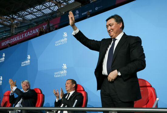 Рабочая поездка премьер-министра РФ Д. Медведева в Приволжский федеральный округ