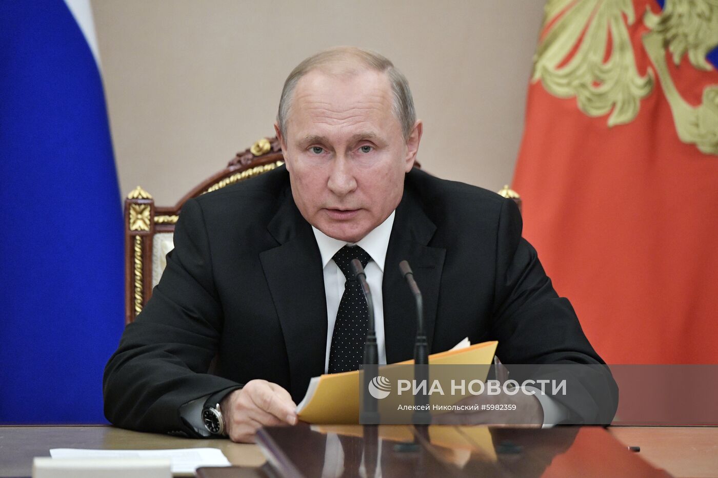 Президент РФ В. Путин провел заседание Совбеза РФ