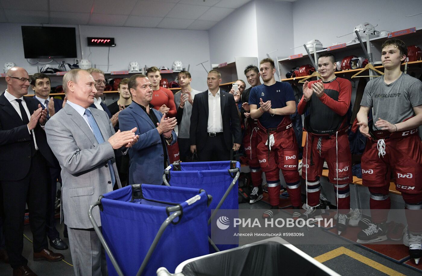 Президент РФ В. Путин и премьер-министр РФ Д. Медведев посетили открытие Кубка мира по хоккею среди молодежных команд