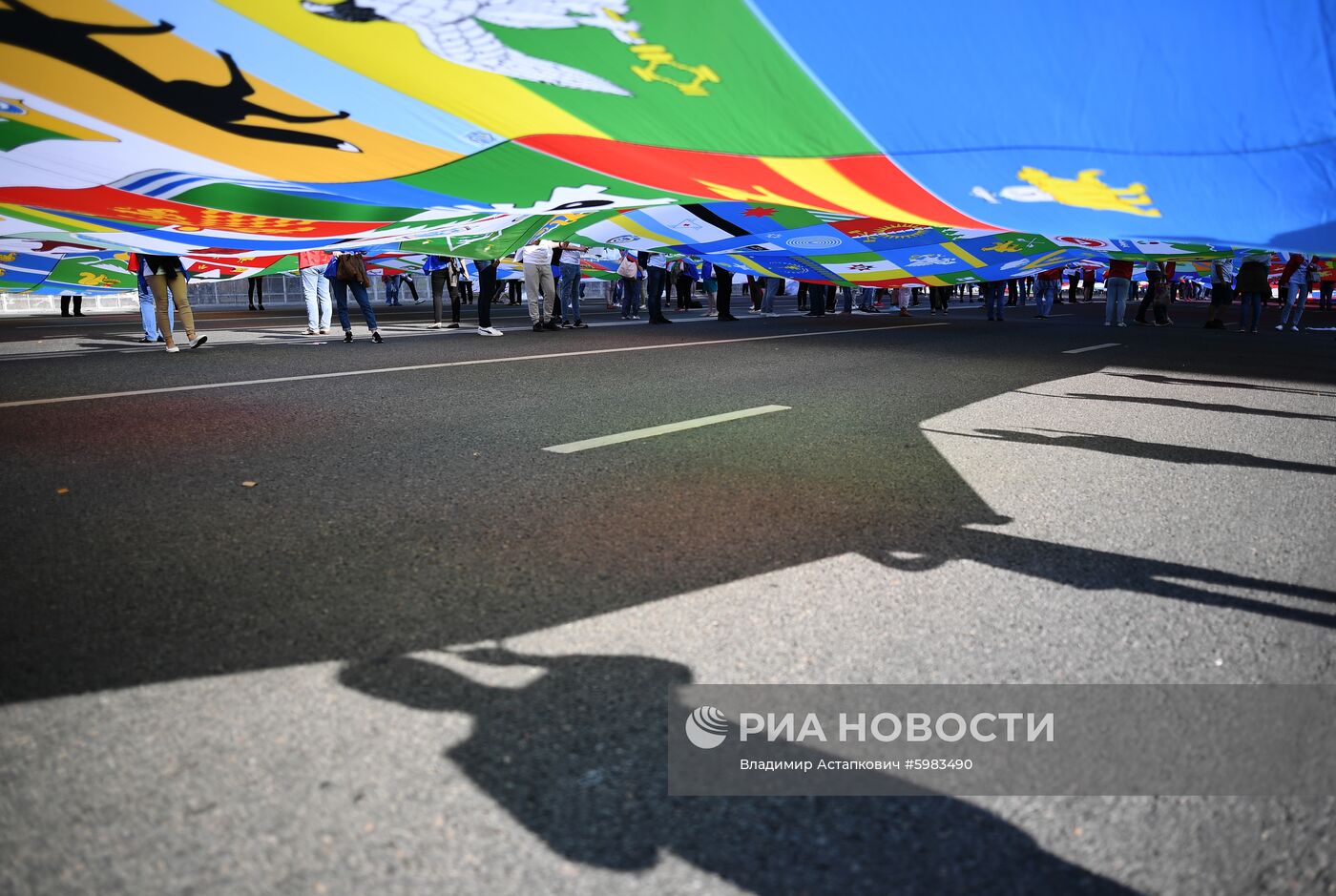 Флешмоб в честь Дня государственного флага России 