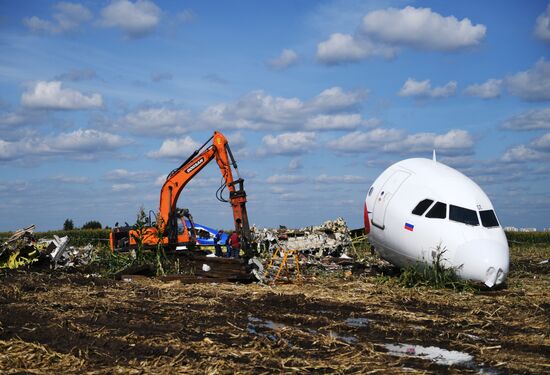 Вывоз самолета Airbus A321 с места ЧП