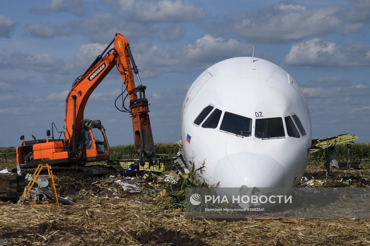 Вывоз самолета Airbus A321 с места ЧП