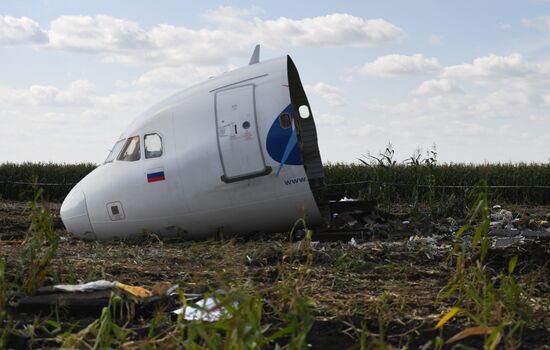 Вывоз самолета Airbus A321 с места ЧП