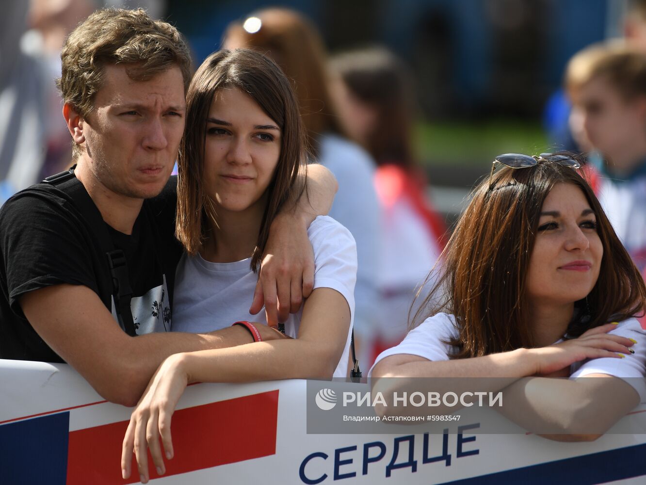 Флешмоб в честь Дня государственного флага России