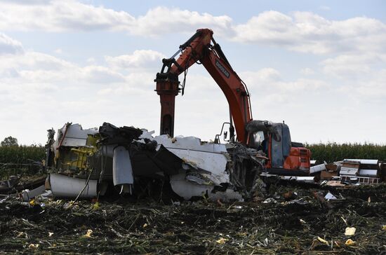 Вывоз самолета Airbus A321 с места ЧП
