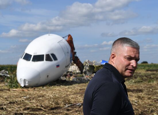Вывоз самолета Airbus A321 с места ЧП