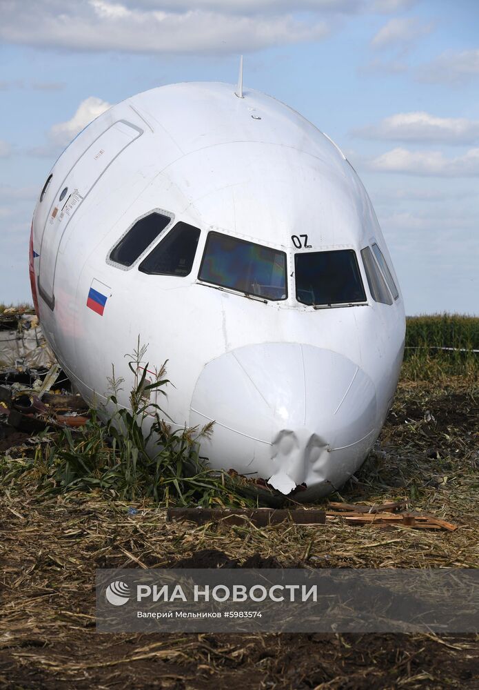 Вывоз самолета Airbus A321 с места ЧП