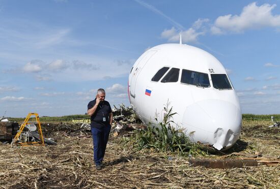 Вывоз самолета Airbus A321 с места ЧП