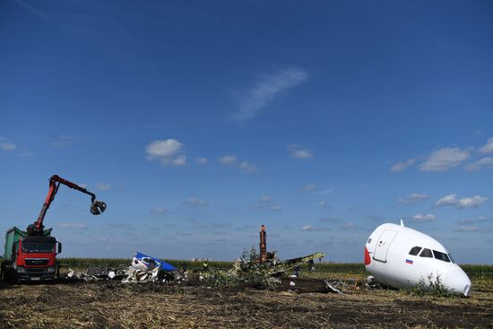 Вывоз самолета Airbus A321 с места ЧП