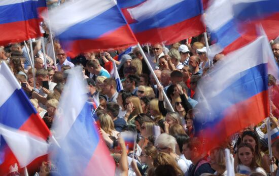 Митинг-концерт в честь Дня государственного флага РФ