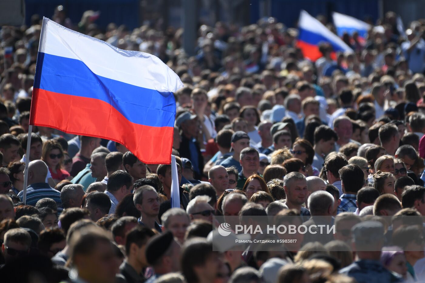 Митинг-концерт в честь Дня государственного флага РФ