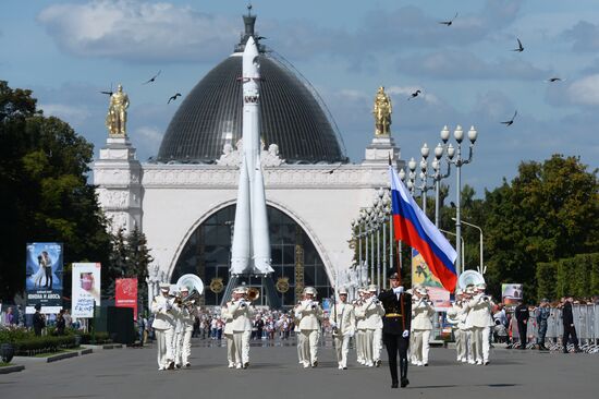 Торжественное шествие участников фестиваля "Спасская башня" на ВДНХ