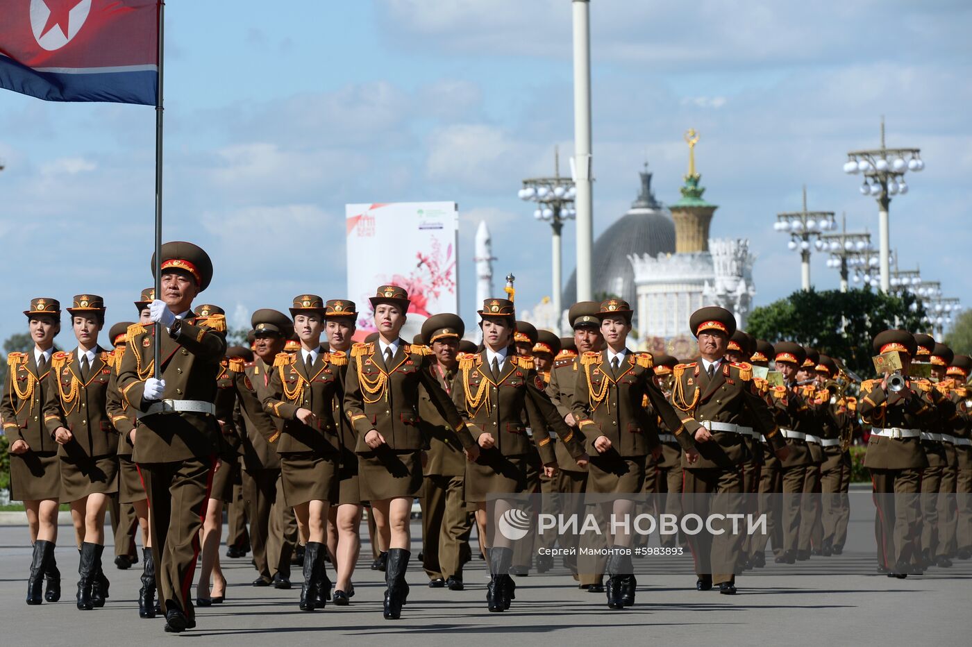 Торжественное шествие участников фестиваля "Спасская башня" на ВДНХ