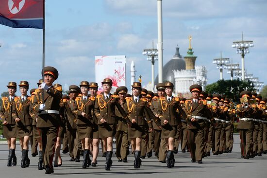 Торжественное шествие участников фестиваля "Спасская башня" на ВДНХ