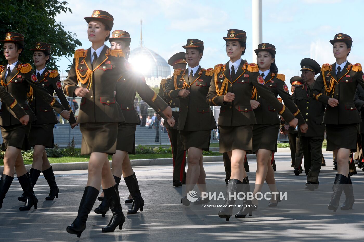 Торжественное шествие участников фестиваля "Спасская башня" на ВДНХ