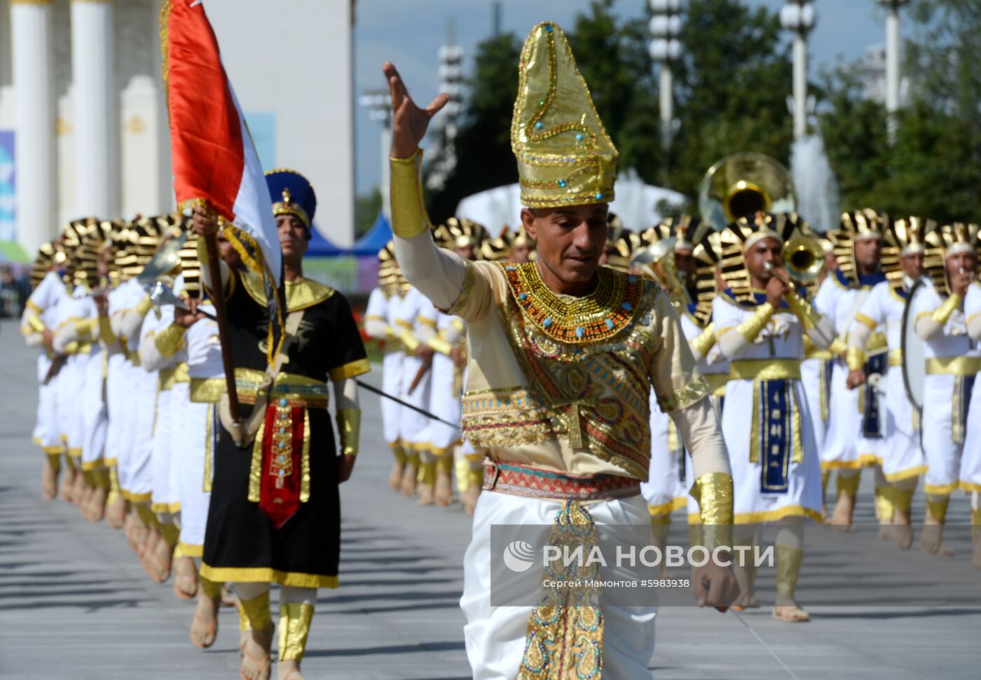 Торжественное шествие участников фестиваля "Спасская башня" на ВДНХ