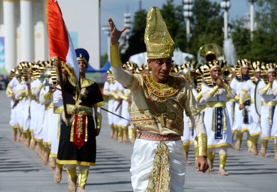 Торжественное шествие участников фестиваля "Спасская башня" на ВДНХ