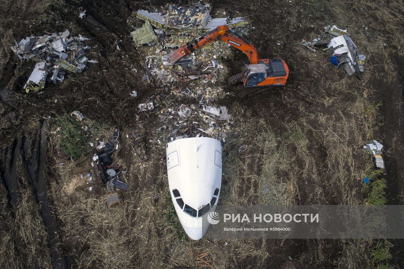 Вывоз самолета Airbus A321 с места ЧП