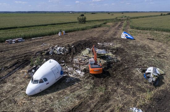 Вывоз самолета Airbus A321 с места ЧП