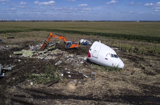 Вывоз самолета Airbus A321 с места ЧП