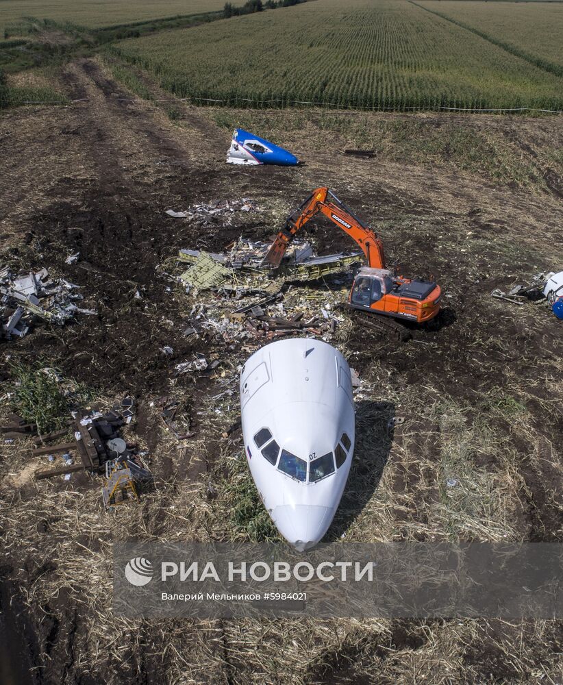 Вывоз самолета Airbus A321 с места ЧП