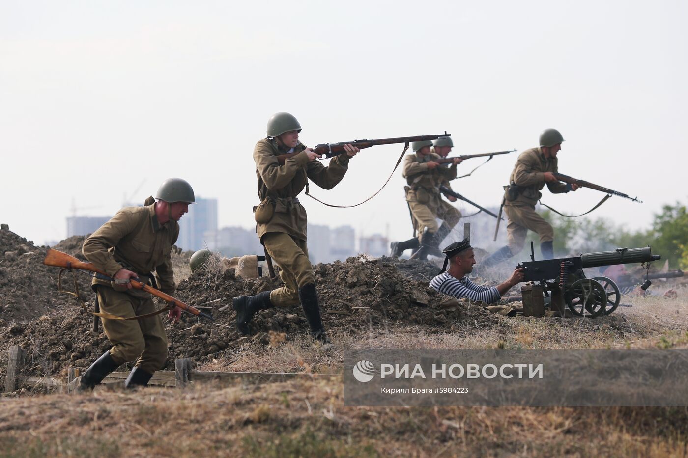 Военно-исторический фестиваль «Они сражались за Родину!» в Волгограде