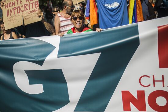 Акция во Франции против проведения саммита G7