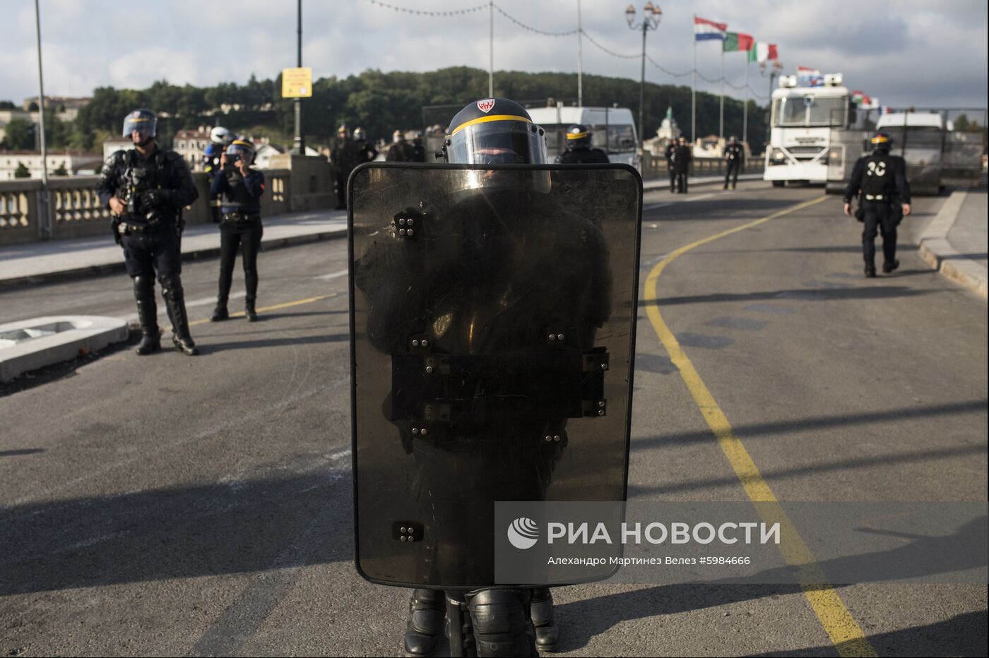 Акция во Франции против проведения саммита G7