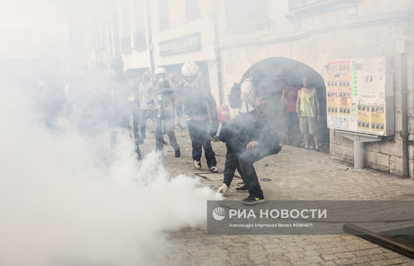 Акция во Франции против проведения саммита G7