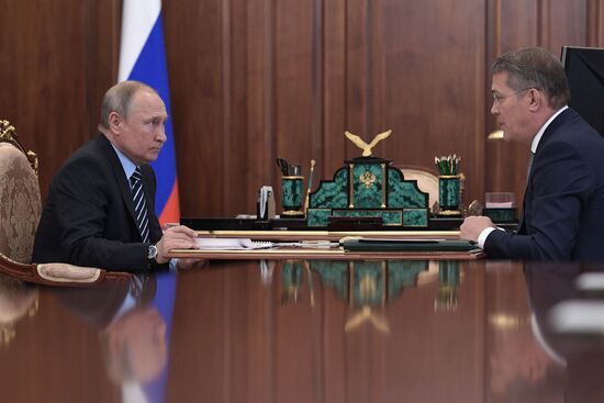 Президент РФ В. Путин встретился с врио главы Башкирии Р. Хабировым