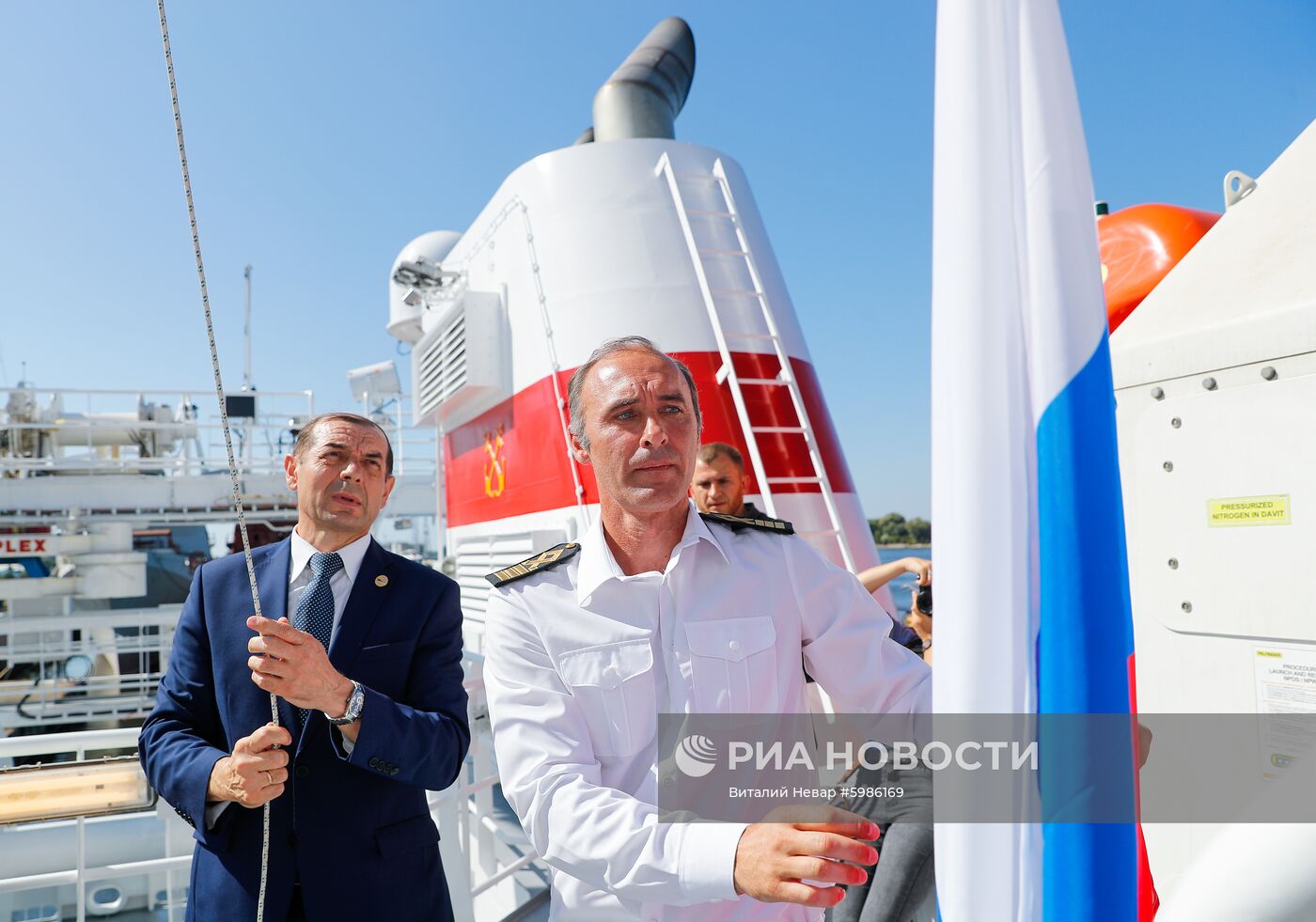 Передача заказчику траулера "Ленинец" в Калининграде 