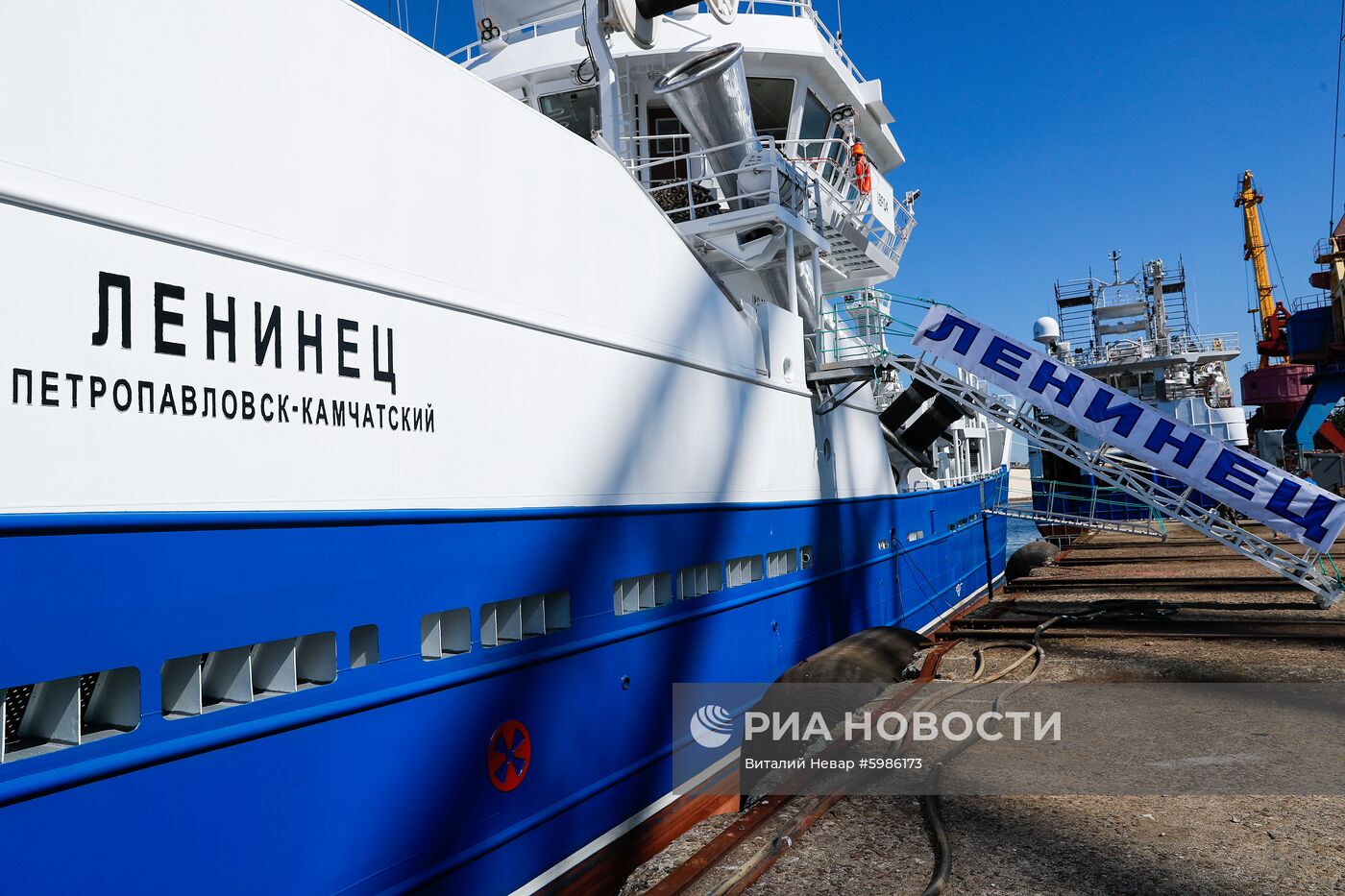 Передача заказчику траулера "Ленинец" в Калининграде 