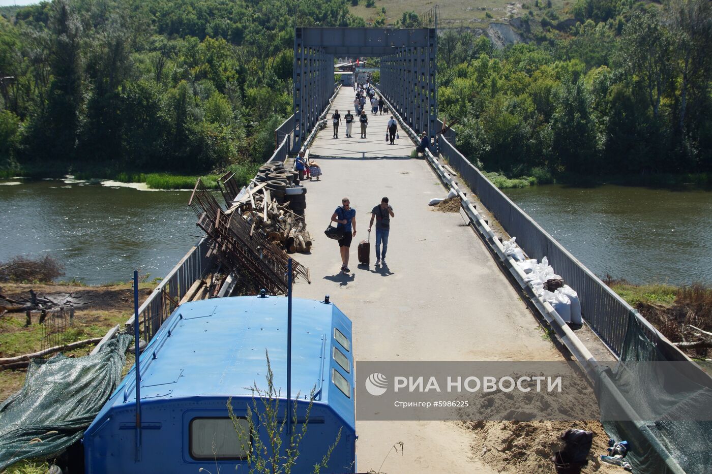 Подготовка к демонтажу подконтрольной ЛНР части моста на КПП "Станица Луганская"