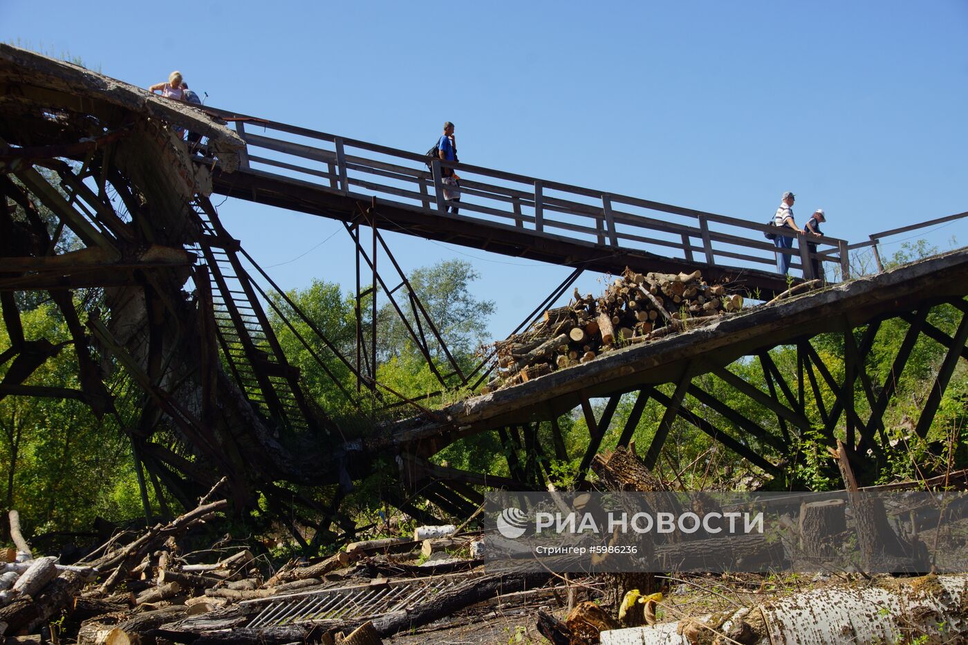 Подготовка к демонтажу подконтрольной ЛНР части моста на КПП "Станица Луганская"