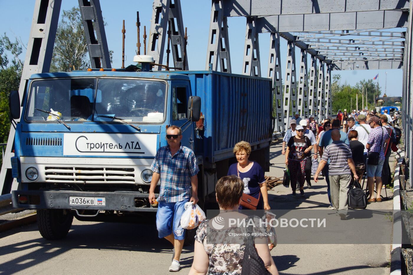 Подготовка к демонтажу подконтрольной ЛНР части моста на КПП "Станица Луганская"