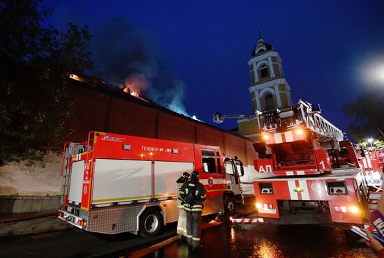 Пожар в женском Рождественском монастыре в Москве