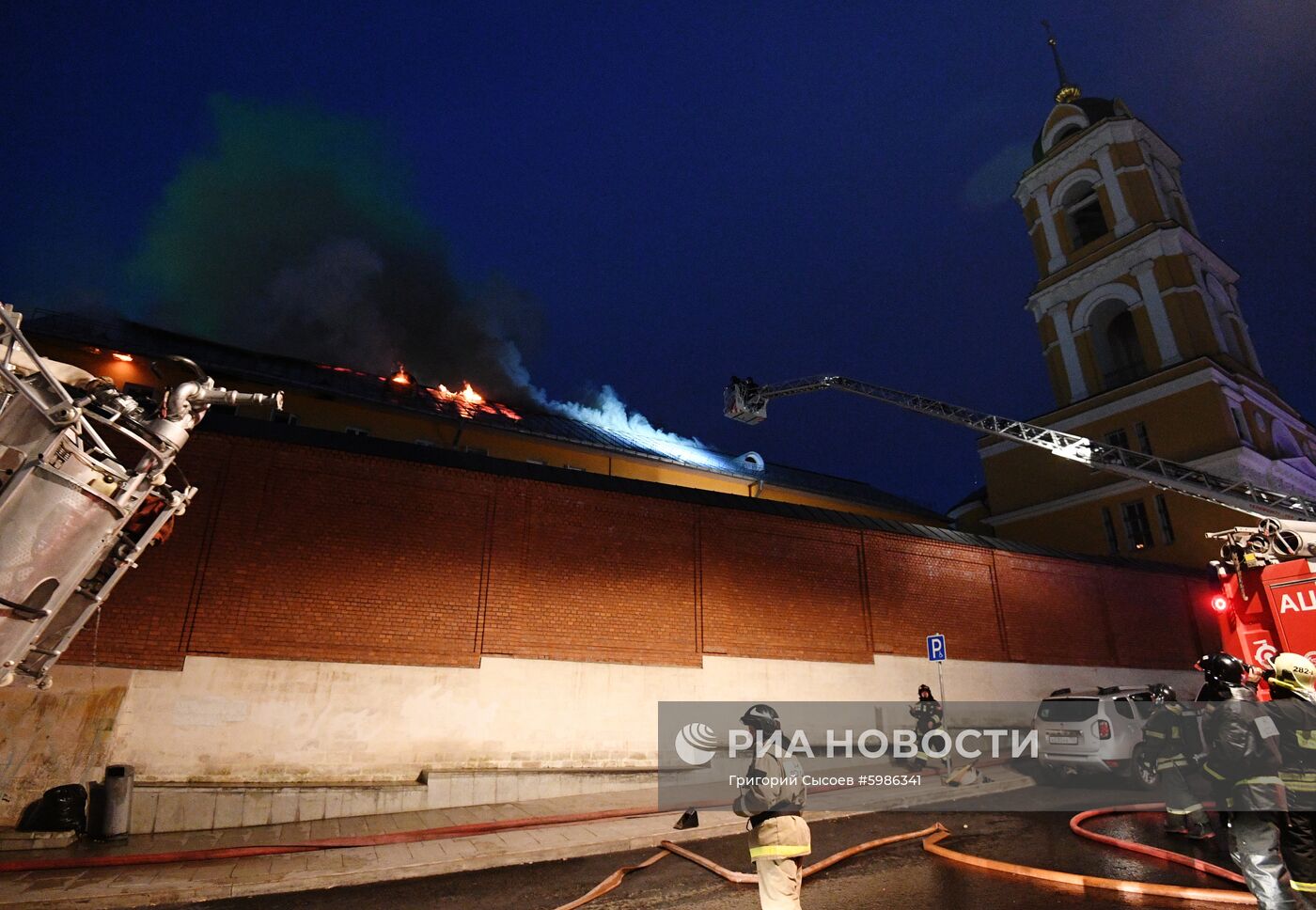 Пожар в женском Рождественском монастыре в Москве