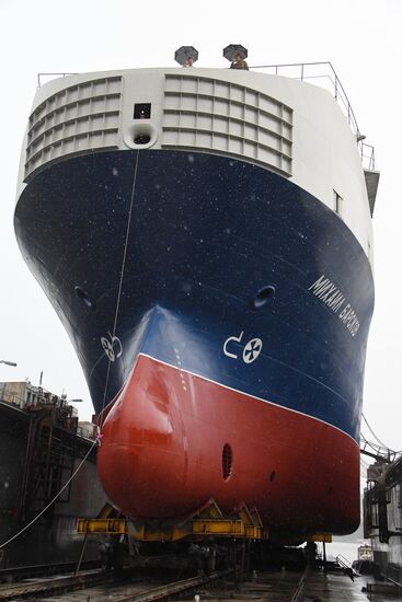 Спуск малого морского танкера "Михаил Барсков" во Владивостоке