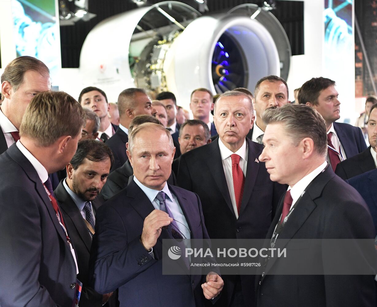 Президент РФ В. Путин и президент Турции Р. Т. Эрдоган посетили авиасалон МАКС 2019