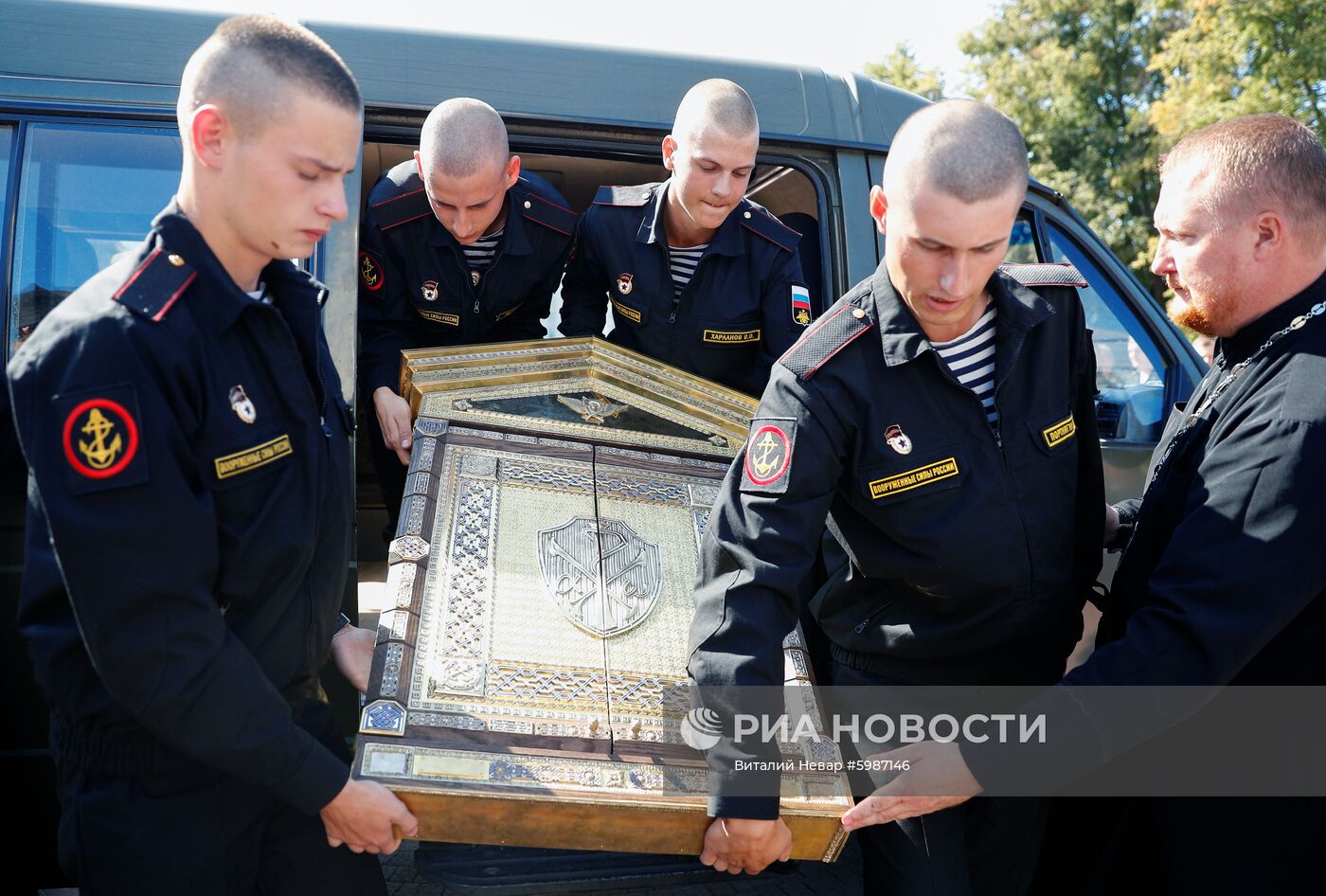 Главную икону Военно-морского флота РФ доставили в Калининград