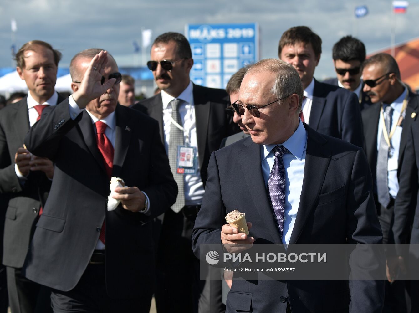 Президент РФ В. Путин и президент Турции Р. Т. Эрдоган посетили авиасалон МАКС 2019