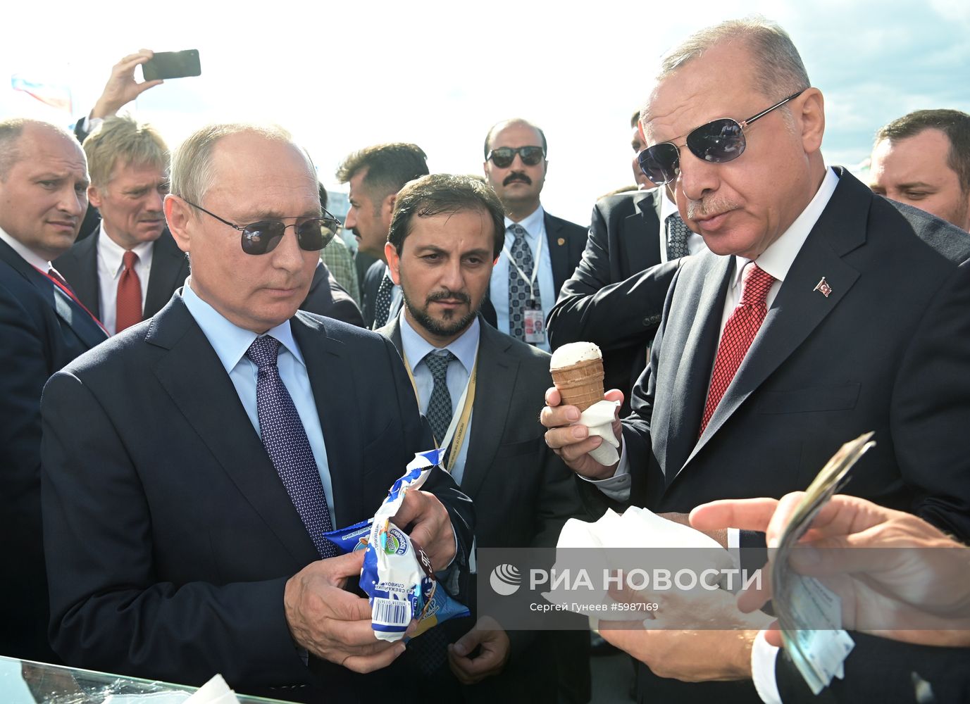 Президент РФ В. Путин и президент Турции Р. Т. Эрдоган посетили авиасалон МАКС-2019