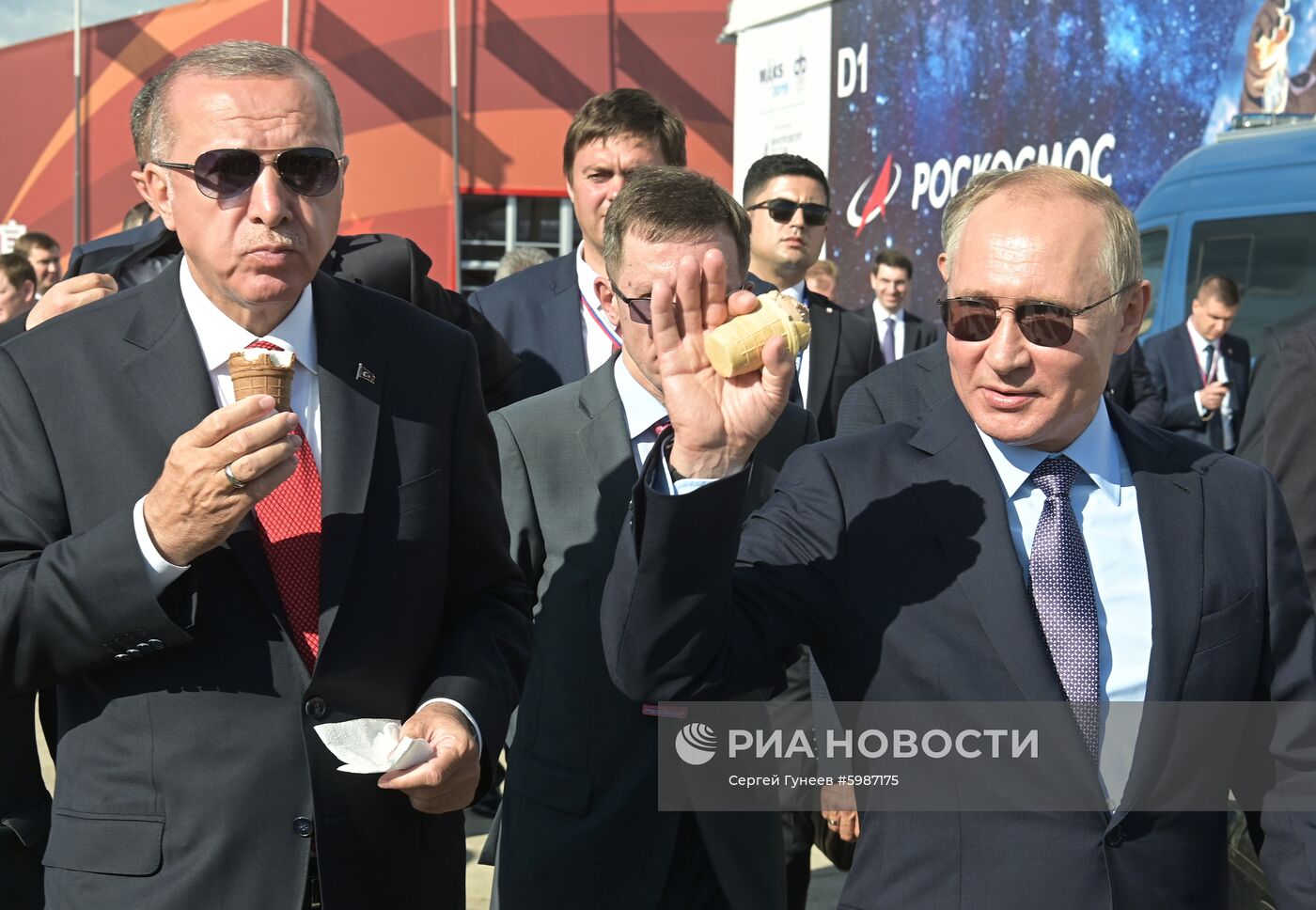 Президент РФ В. Путин и президент Турции Р. Т. Эрдоган посетили авиасалон МАКС-2019